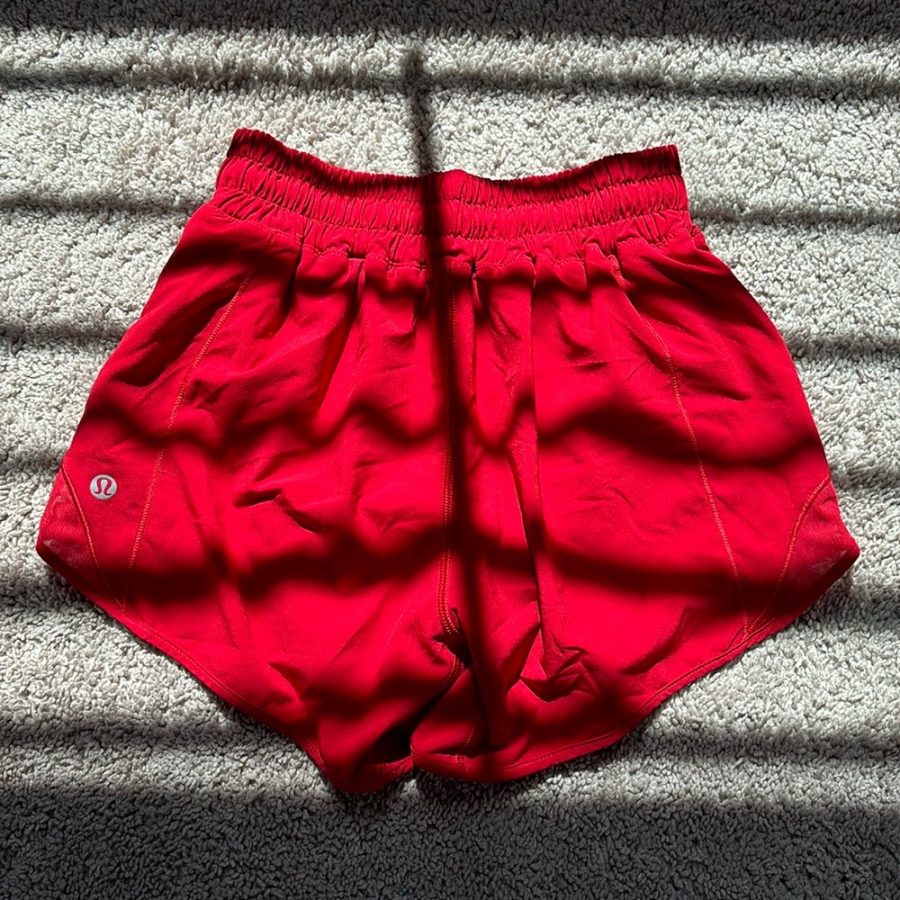 Lululemon Low Rise / Size 4 / 4” / Color: Red ❤️